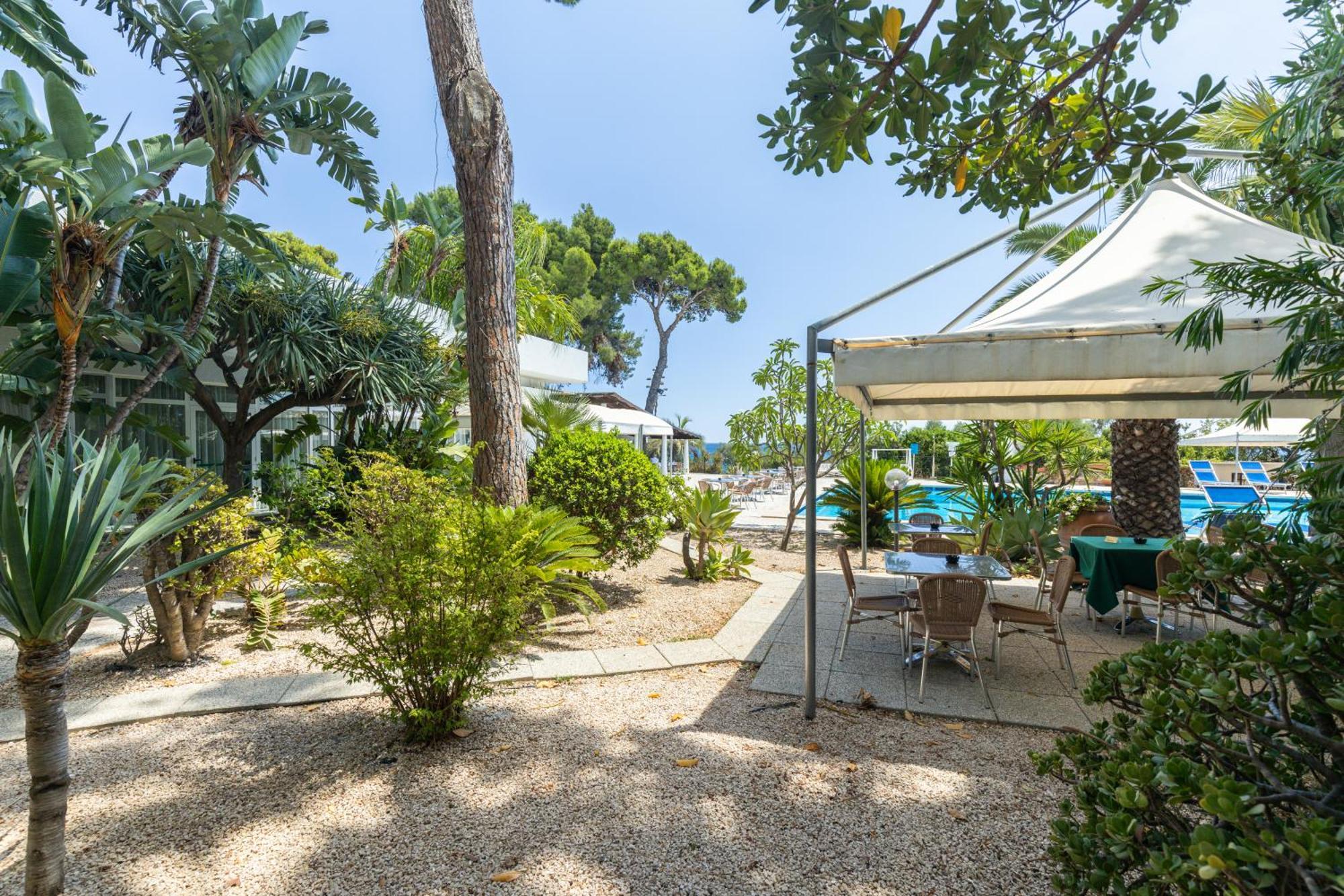 Abamar Hotel Santa Margherita di Pula Esterno foto